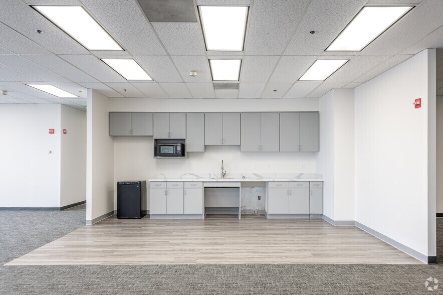 More Photos Of 9001-9003 Airport Fwy, North Richland Hills Office For Lease
