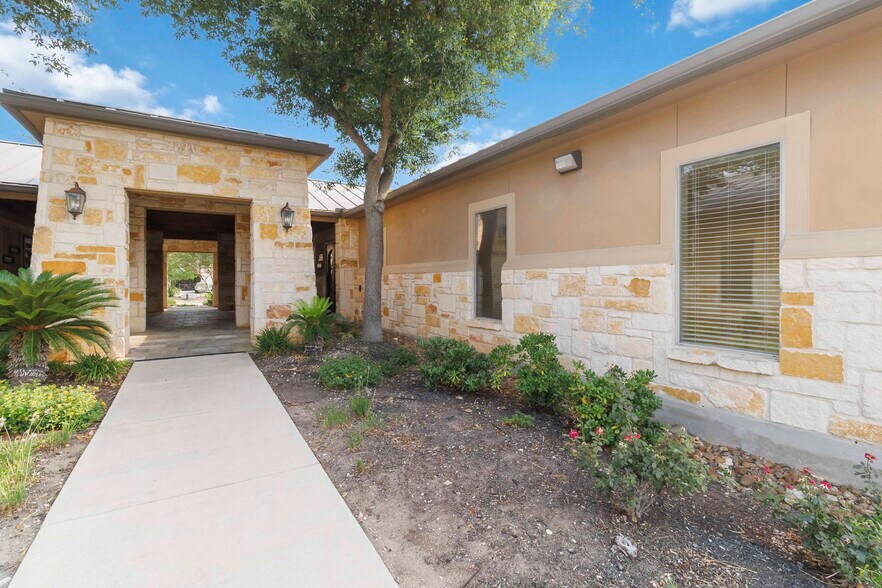 More Photos Of 3519 Paesanos Pky, Shavano Park Office For Lease