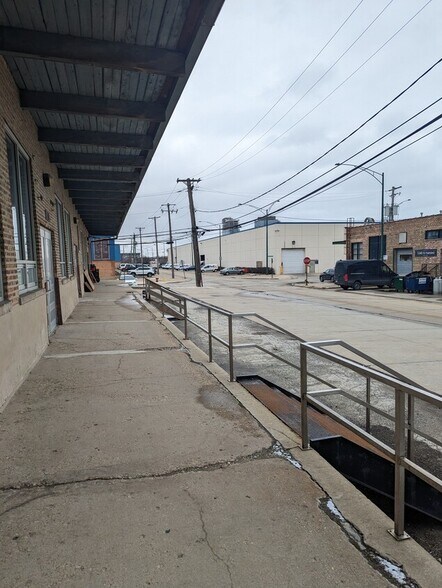 More Photos Of 833 W Haines St, Chicago Specialty For Sale