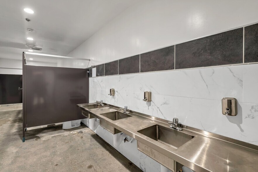 More Photos Of 707 E 7th St, Los Angeles Manufacturing For Lease