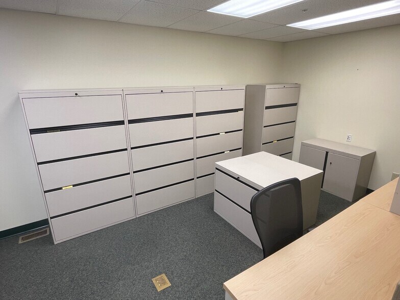 More Photos Of 905 S Governor's Ave, Dover Office For Lease