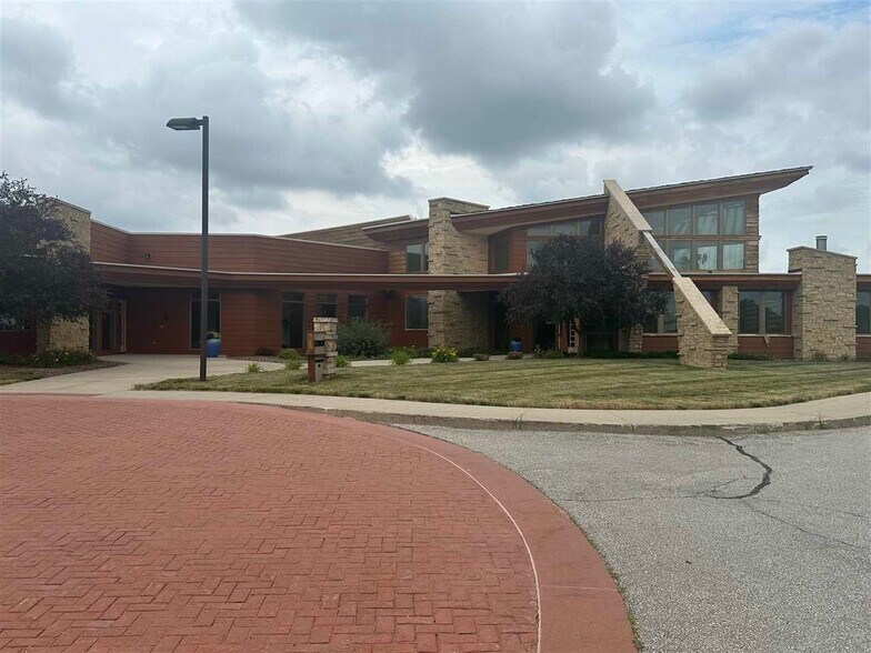 More Photos Of 3273 Ridgeway Dr, Coralville Office For Lease