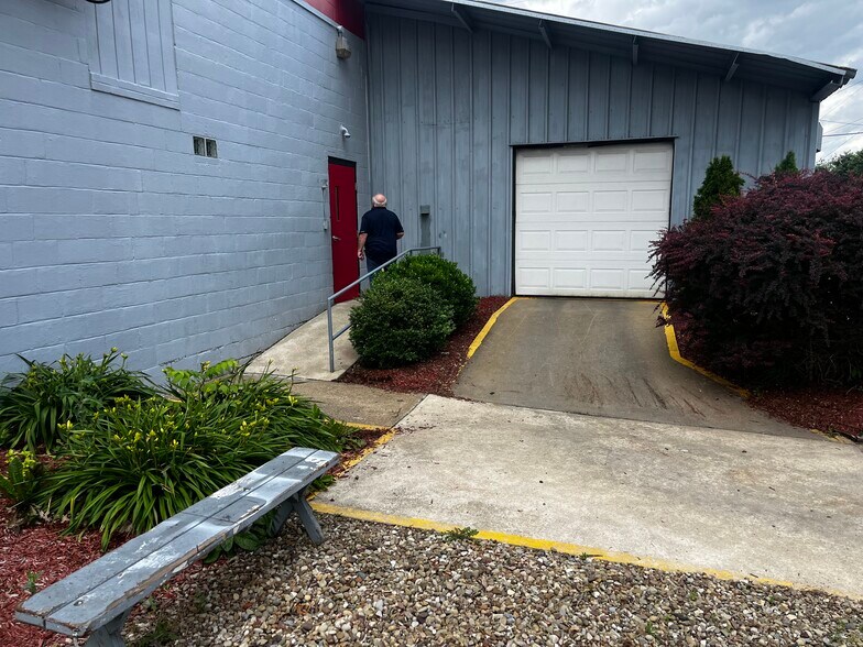 More Photos Of 50 Virginia Ave, Uniontown Warehouse For Lease