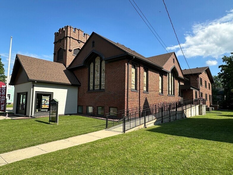 Primary Photo Of 2931 Union St, East Troy General Retail For Sale