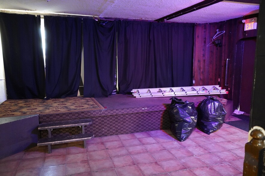 More Photos Of 5831 Ferry St, Niagara Falls Storefront Retail Residential For Sale