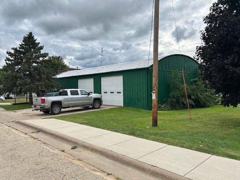 More Photos Of 405 W Barber Ave, Livingston Flex For Sale