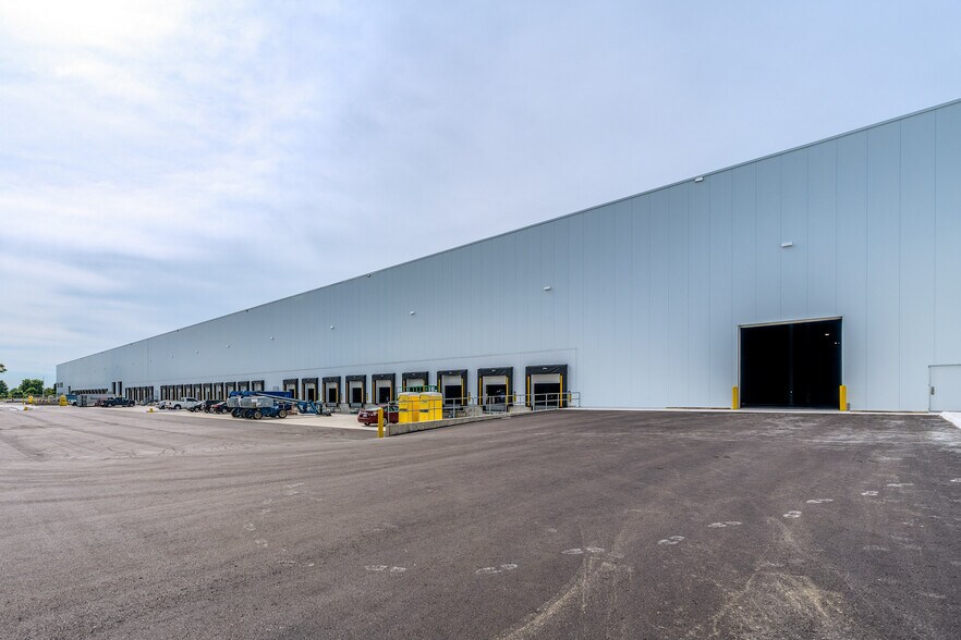 More Photos Of 151 Garden Ave, Brantford Distribution For Lease