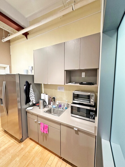 More Photos Of 1422 El Camino Real, Menlo Park Office For Lease