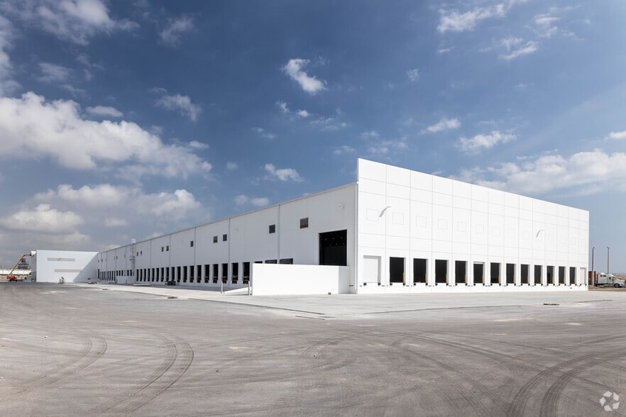 More Photos Of 3413 Mcintosh Rd, Hollywood Warehouse For Lease