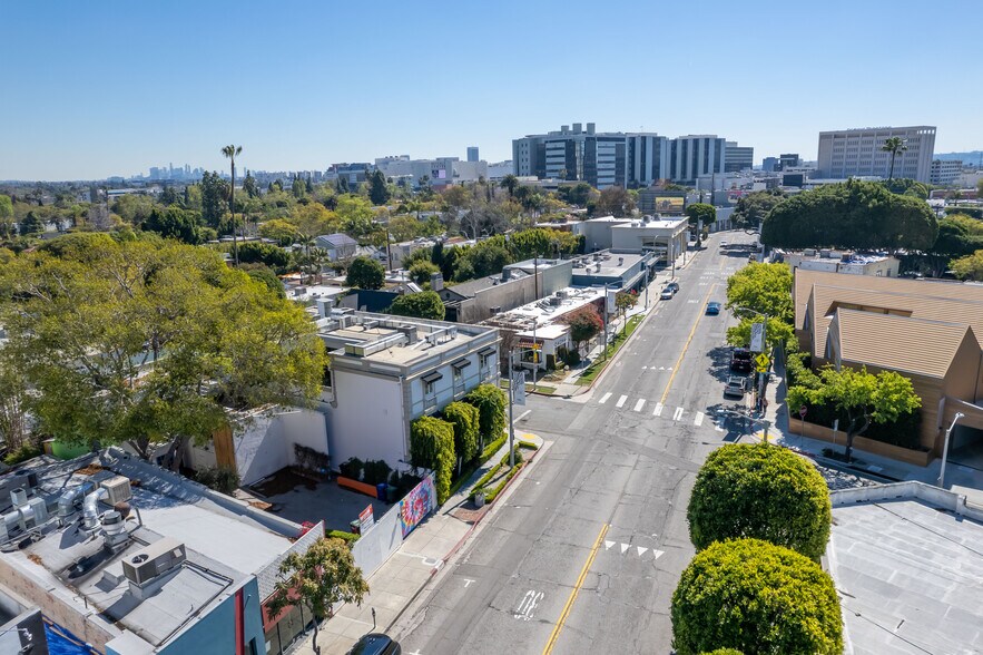 More Photos Of 454 N Robertson Blvd, Los Angeles Storefront Retail Residential For Lease