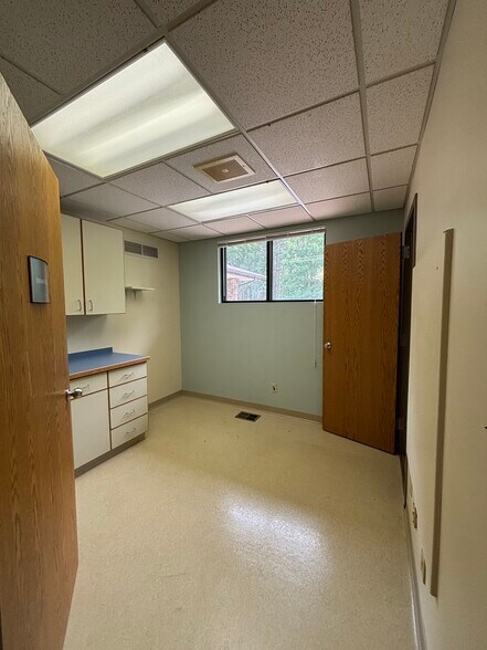 More Photos Of 600 Memorial Dr, Bella Vista Office For Lease