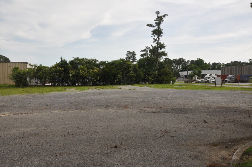 More Photos Of 917 Commerce Cir, Hanahan Warehouse For Sale