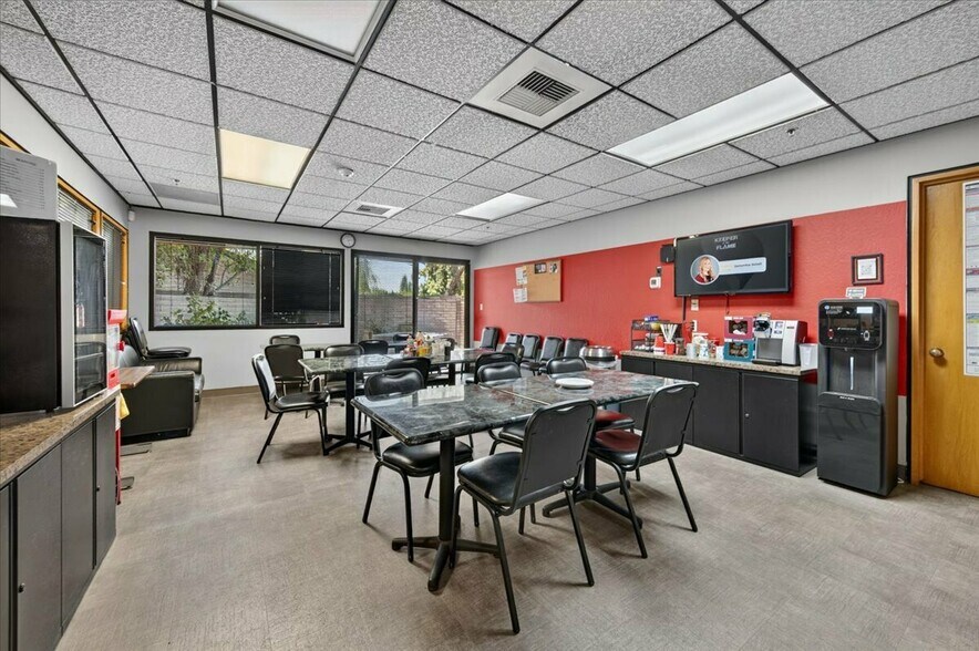 More Photos Of 2600 Shaw Ave, Fresno Office For Sale