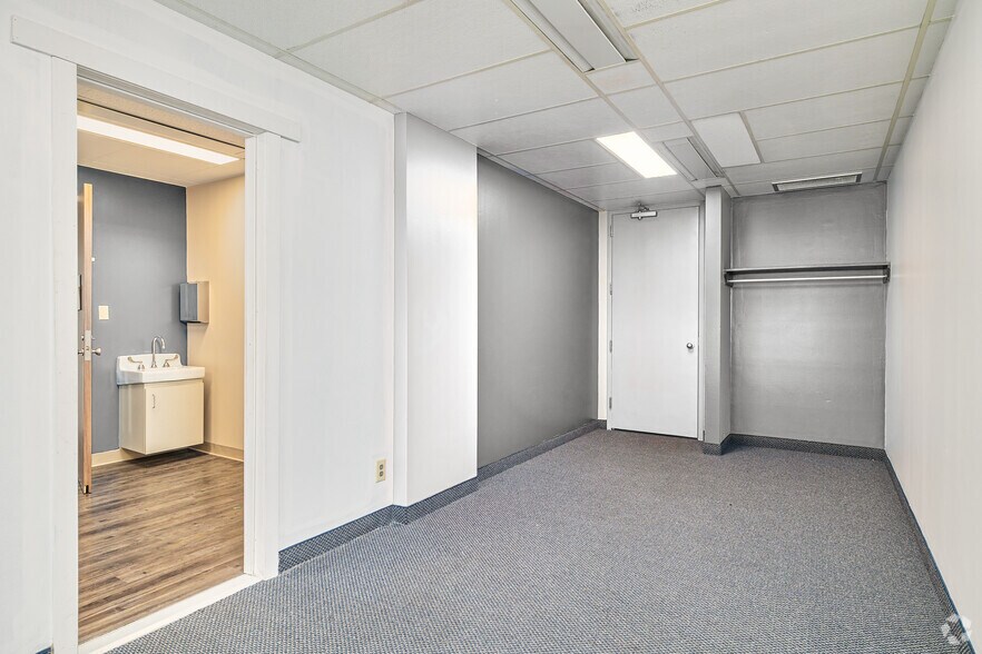 More Photos Of 11201 Shaker Blvd, Cleveland Medical For Lease