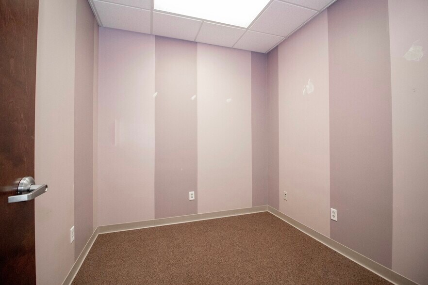 More Photos Of 285 N Main St, Troutman General Retail For Lease