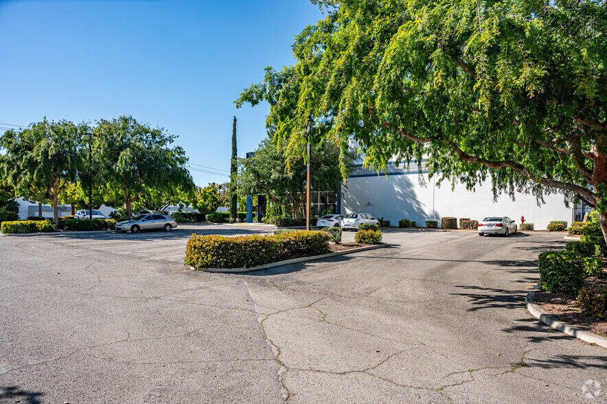 More Photos Of 2311 E Locust St, Ontario Warehouse For Sale