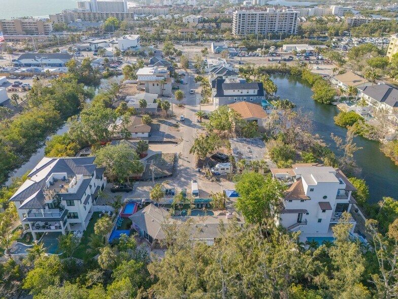 More Photos Of 6550 Sabal Dr, Sarasota Apartments For Sale