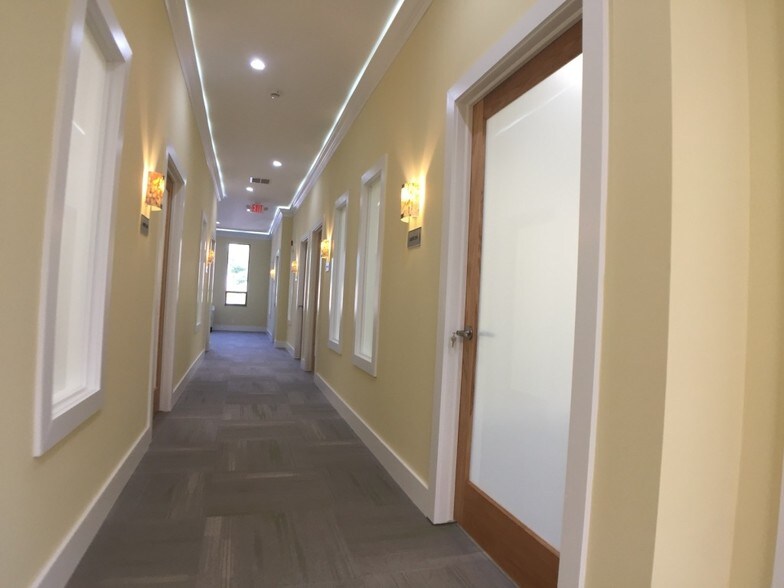 More Photos Of 677 Craig Rd, Creve Coeur Office For Lease