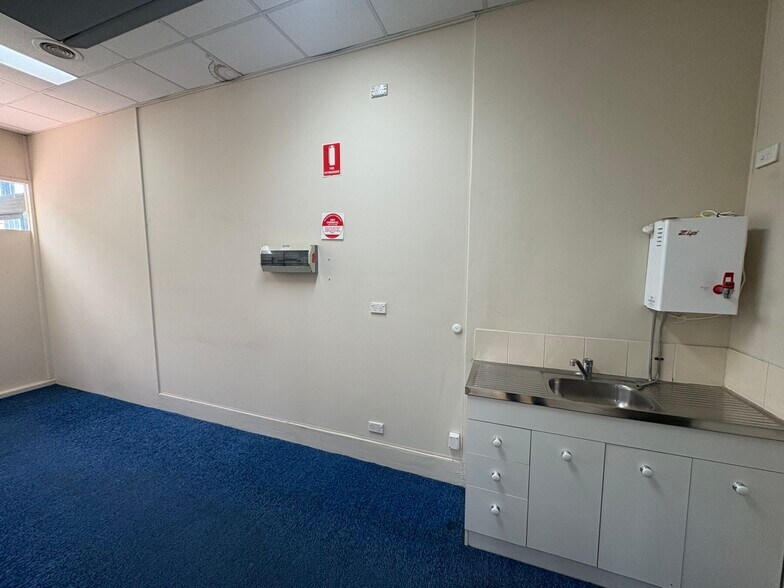 More Photos Of 158 Auburn St, Goulburn Office For Lease