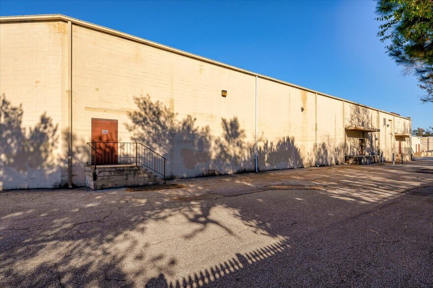 More Photos Of 8567-8587 Fort Smallwood Rd, Pasadena Unknown For Lease