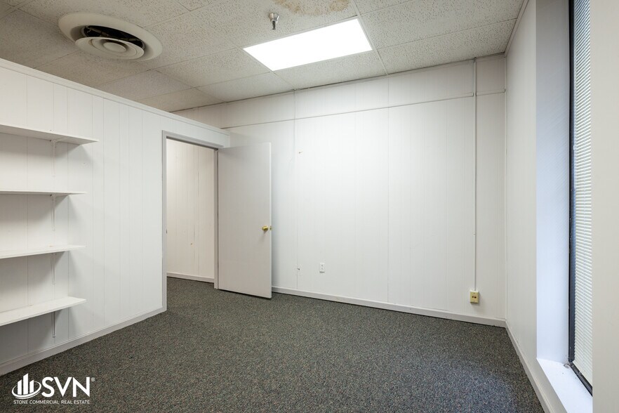 More Photos Of 1047 US Highway 127 S, Frankfort Medical For Lease