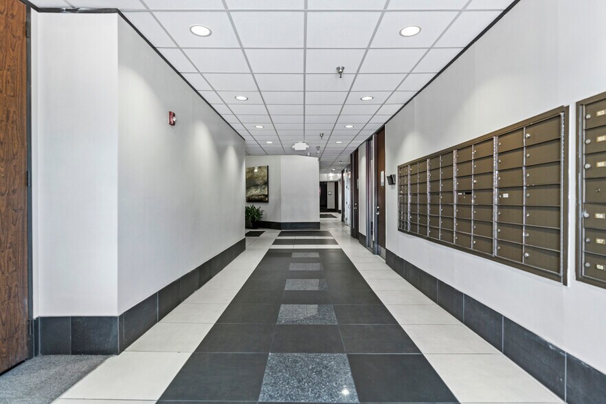 More Photos Of 2656 S Loop W, Houston Office For Lease