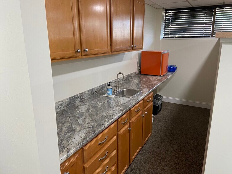 More Photos Of 1701 Washington St, Manitowoc Medical For Sale