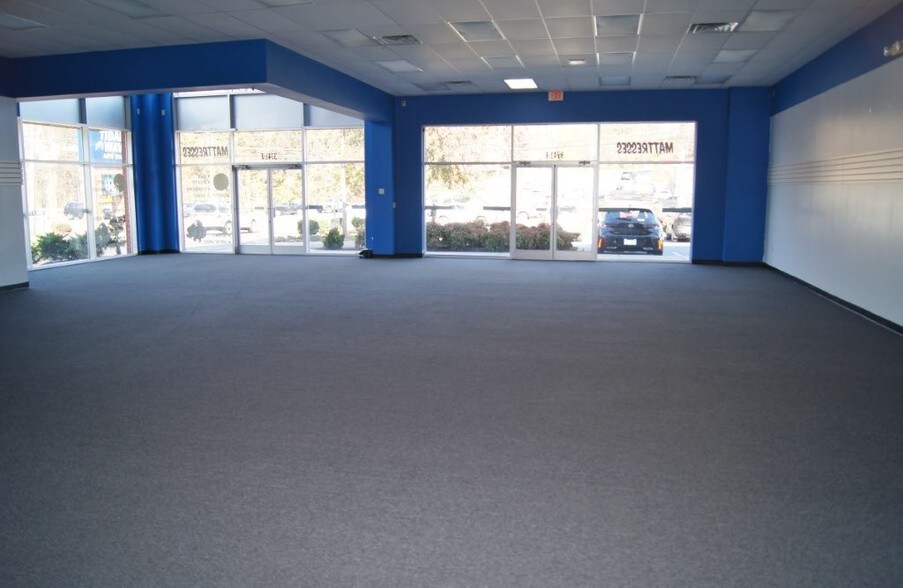 More Photos Of 3741 Battleground Ave, Greensboro Storefront Retail Office For Lease