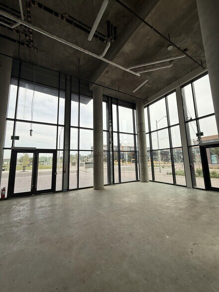 More Photos Of 175 Lakeshore Rd W, Mississauga Unknown For Lease