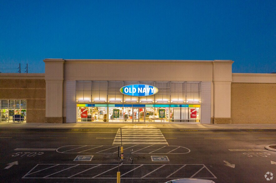 More Photos Of 377 W Jackson St, Cookeville Unknown For Lease