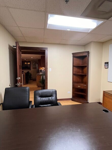 More Photos Of 15426 70th Ct, Orland Park Light Distribution For Sale