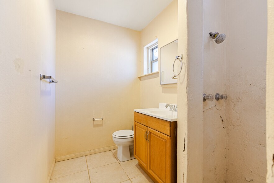 More Photos Of 635 Veile Ave, Beaumont Office For Sale