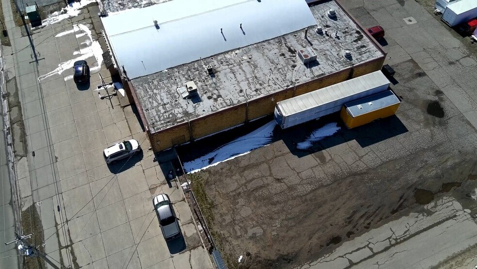 Primary Photo Of 1940 S Cedar Ave, Owatonna Showroom For Sale