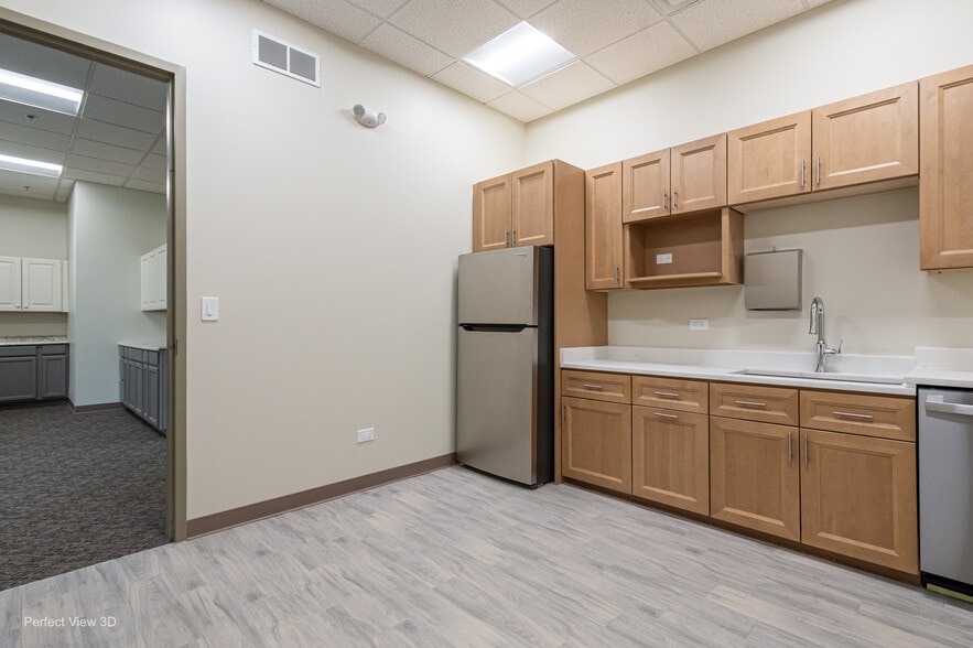 More Photos Of 320 Cardinal Dr, St Charles Medical For Lease