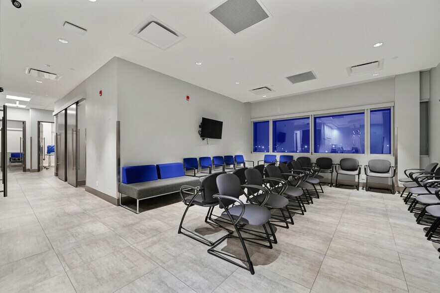 More Photos Of 5340 1st St SW, Calgary Medical For Lease