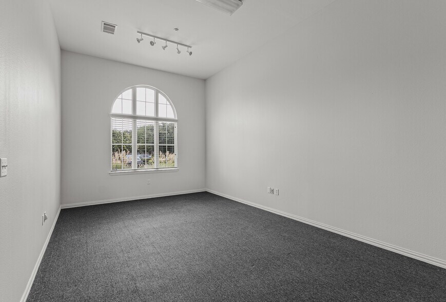 More Photos Of 905 Trophy Club Dr, Trophy Club Office For Lease