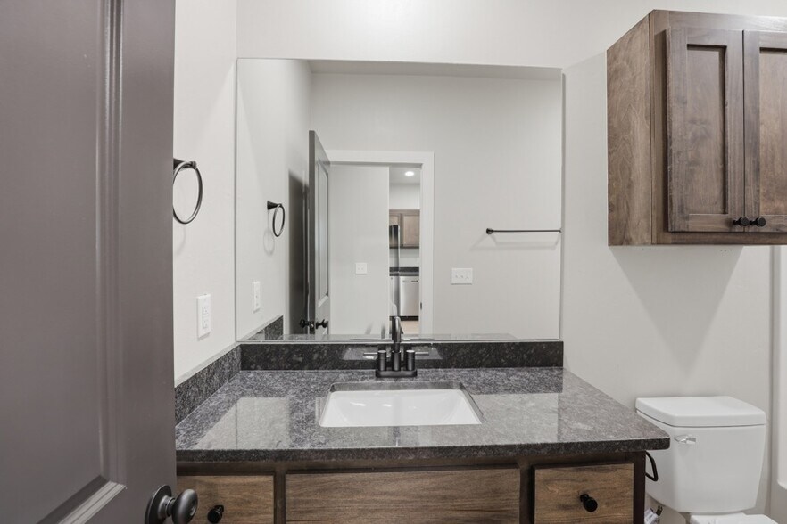 More Photos Of 3611 & 3613 Frontier Avenue, Ponca City Specialty For Sale