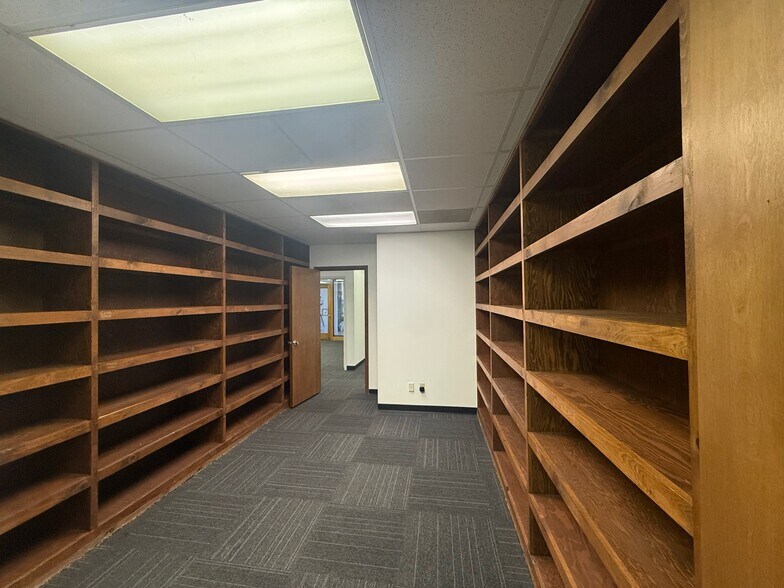 More Photos Of 1314 N 38th St, Kansas City Office For Lease