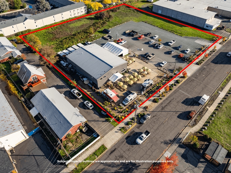 More Photos Of 1863 NW Washington Blvd, Grants Pass General Retail For Sale