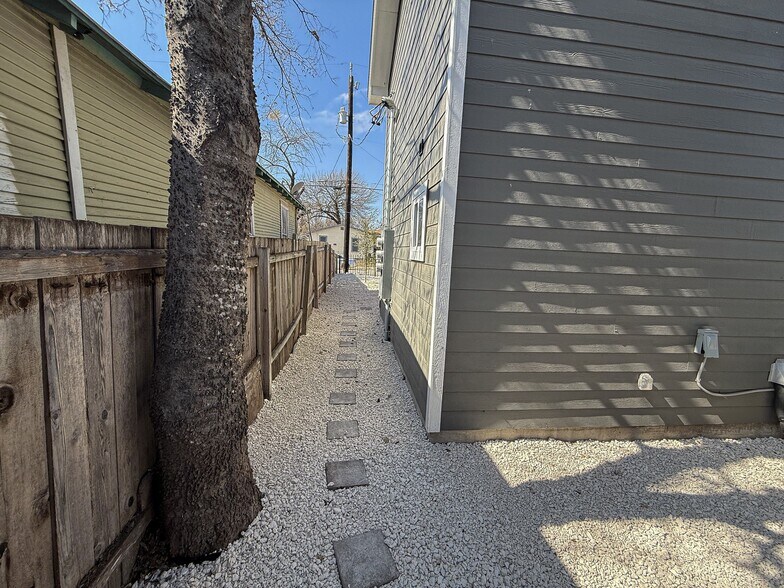 More Photos Of 1522 South Elmendorf St, San Antonio Apartments For Sale