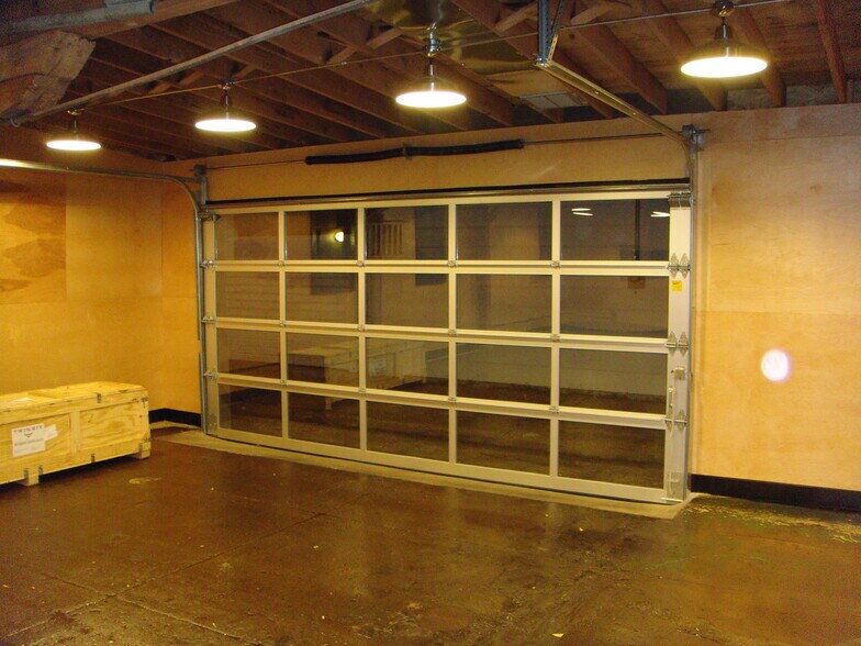 More Photos Of 716 W 34th St, Minneapolis Storefront Retail Office For Lease