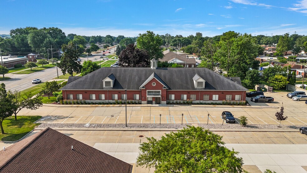 Primary Photo Of 30117 Schoenherr Rd, Warren Medical For Lease