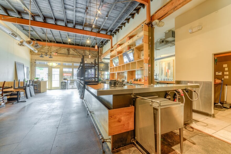 More Photos Of 940-942 S Cooper St, Memphis Storefront For Lease