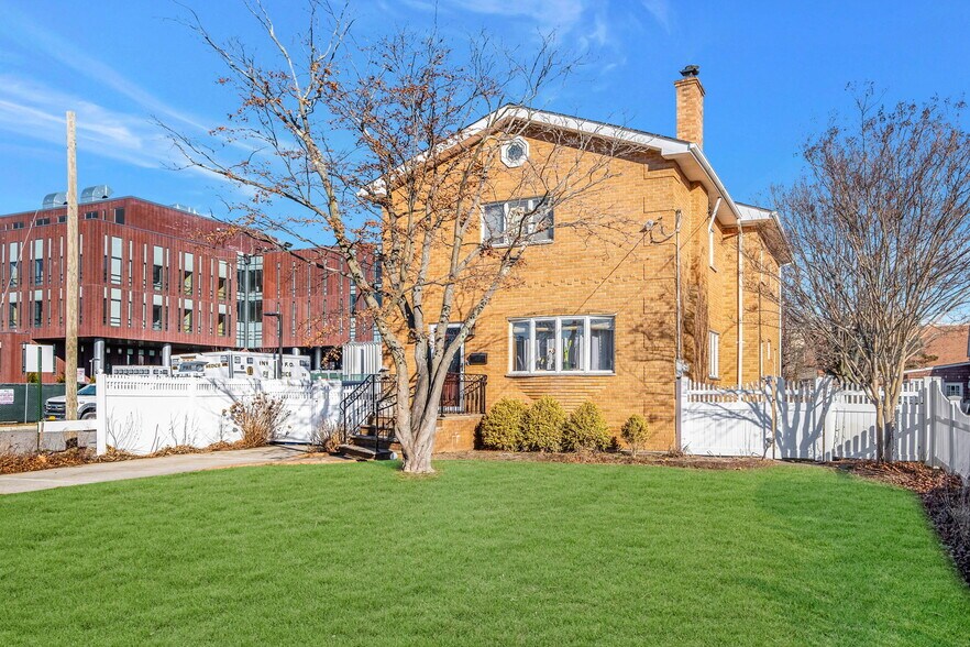 More Photos Of 33 Nassau Pky, Oceanside Land For Sale