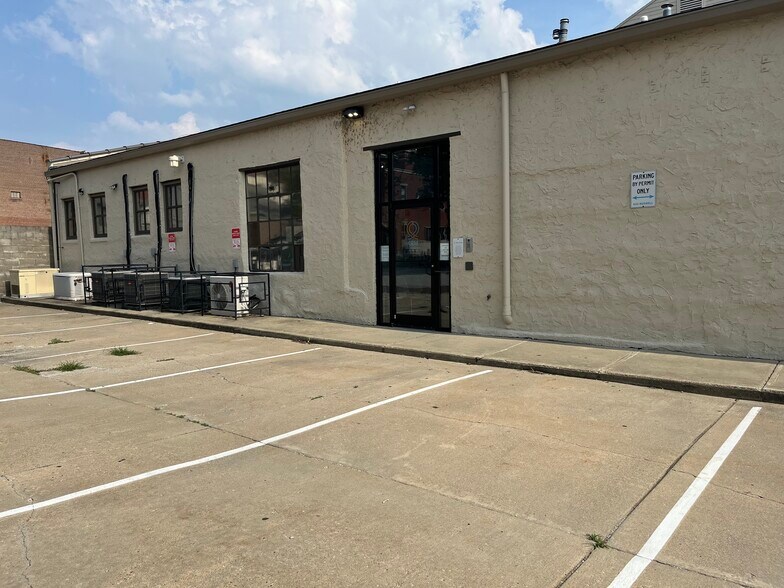 More Photos Of 632 Russell St, Covington Research And Development For Lease