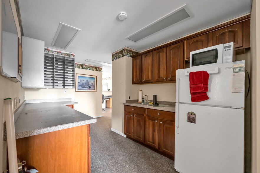 More Photos Of 306-308 Union Blvd, Totowa Office For Lease