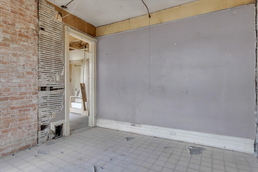 More Photos Of 514 Aylmer St N, Peterborough Multifamily For Sale