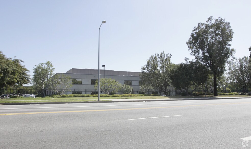 More Photos Of 9451 Corbin Ave, Northridge Office For Sale