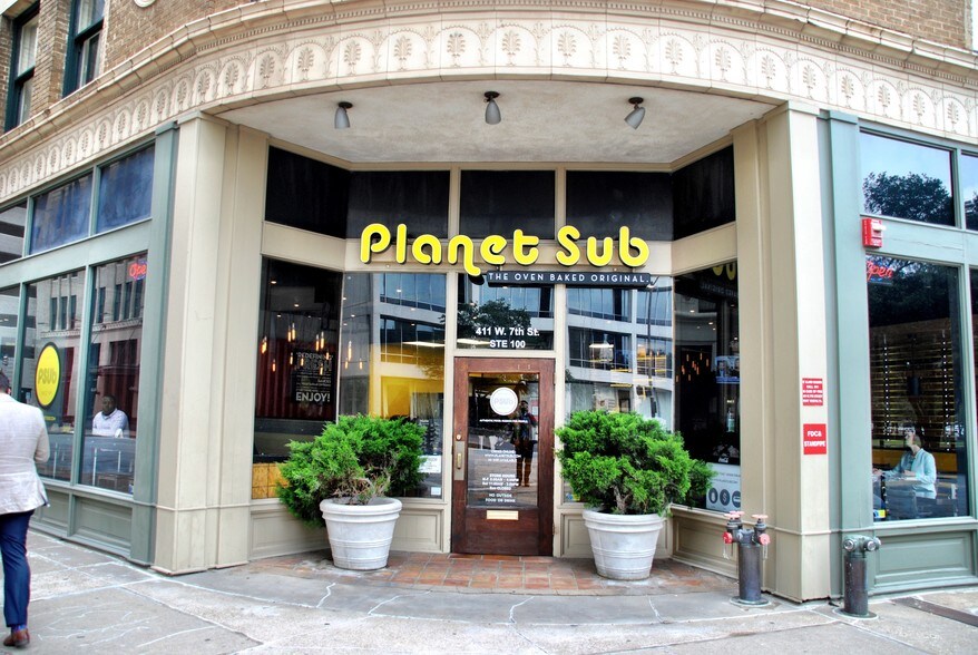 More Photos Of 411 W 7th St, Fort Worth Apartments For Lease