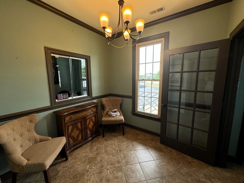 More Photos Of 2413 Robeson St, Fayetteville Office For Lease